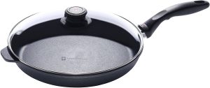 Nonstick frying pan with lid